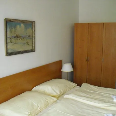 Mestsky Hotel Dorinka Hostinné Room photo
