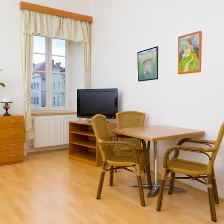 Mestsky Hotel Dorinka Hostinné Room photo