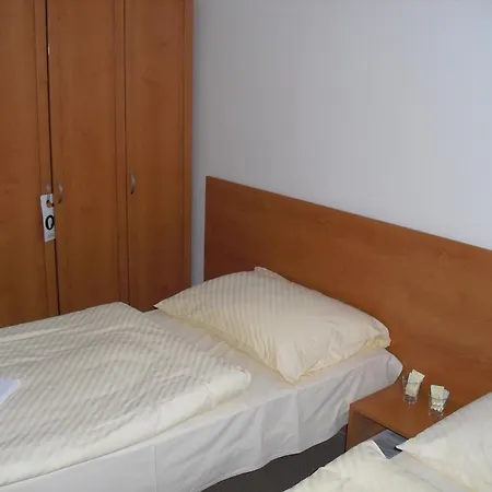Mestsky Hotel Dorinka Hostinné Room photo