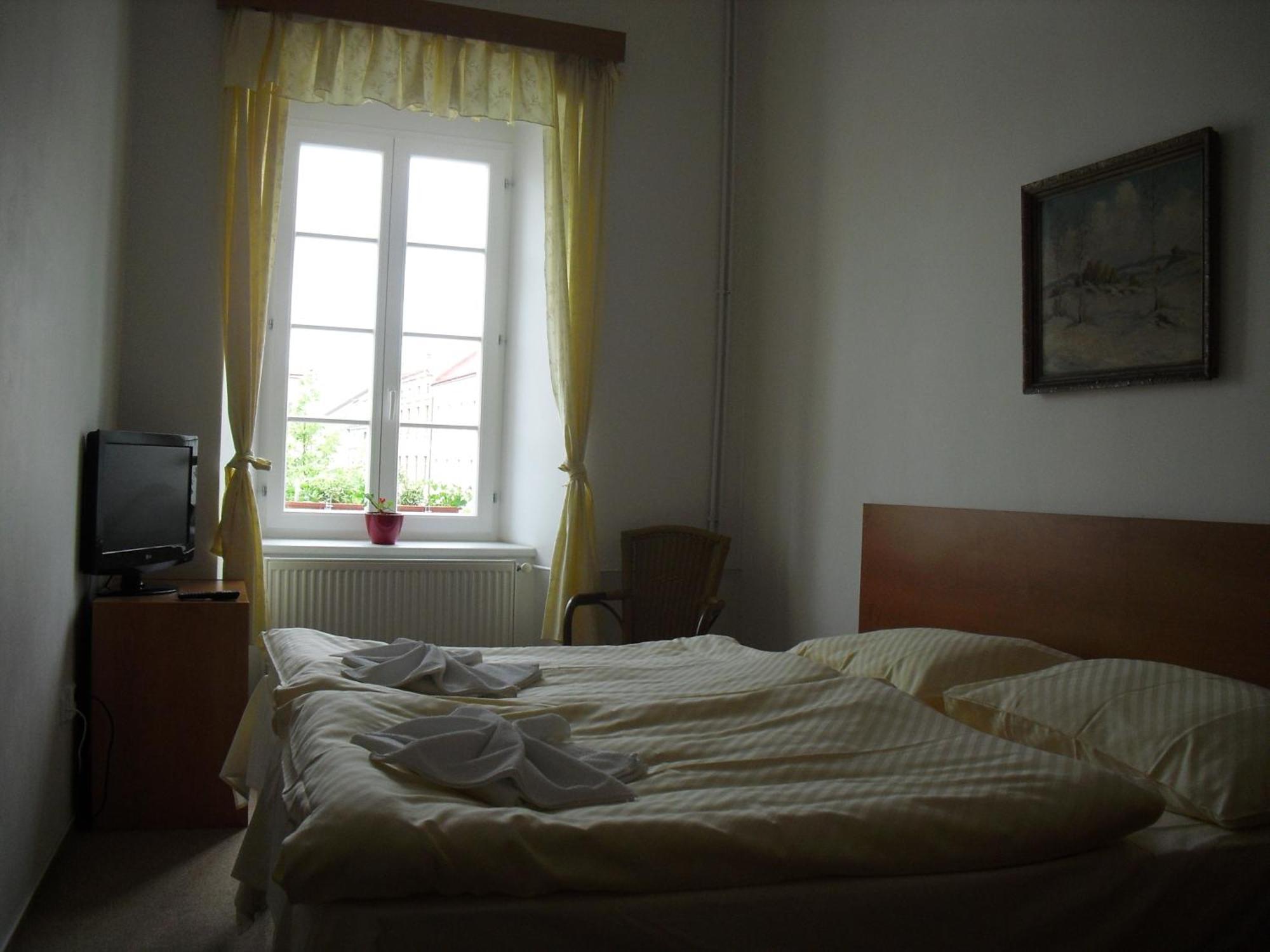 Mestsky Dorinka Hotel Hostinné