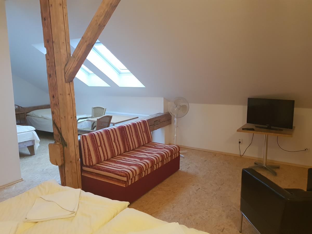 Mestsky Dorinka Hotel Hostinné