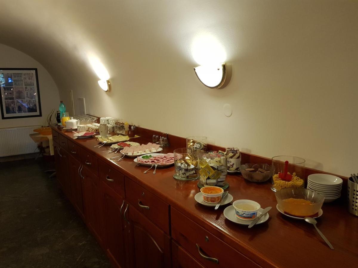 Hotel Mestsky Dorinka Hostinné